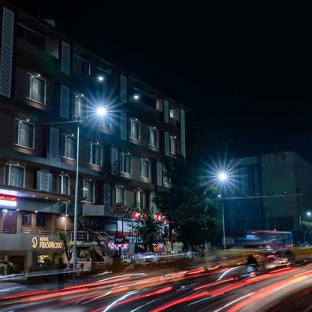 Hotel Pleasant Lake Ahmedabad Ngoại thất bức ảnh