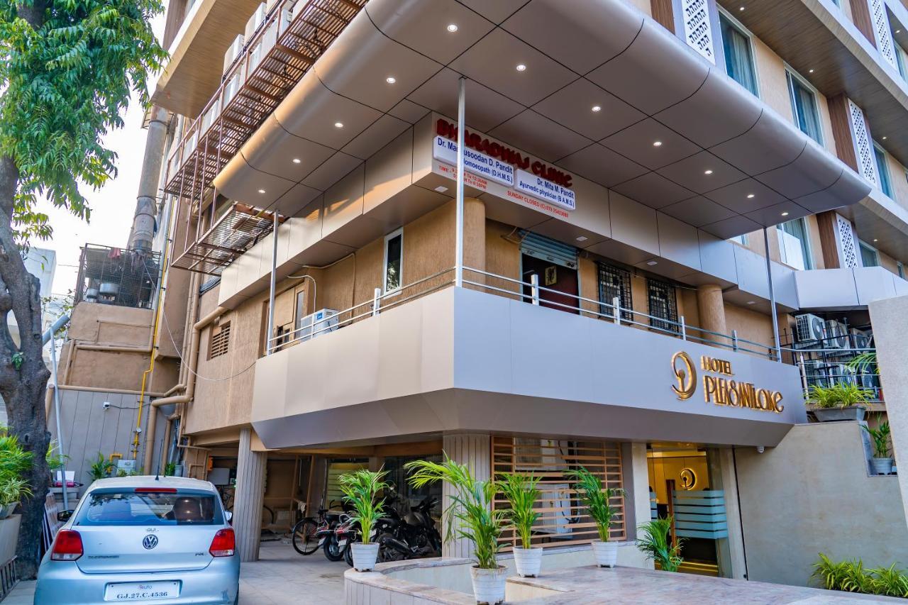 Hotel Pleasant Lake Ahmedabad Ngoại thất bức ảnh