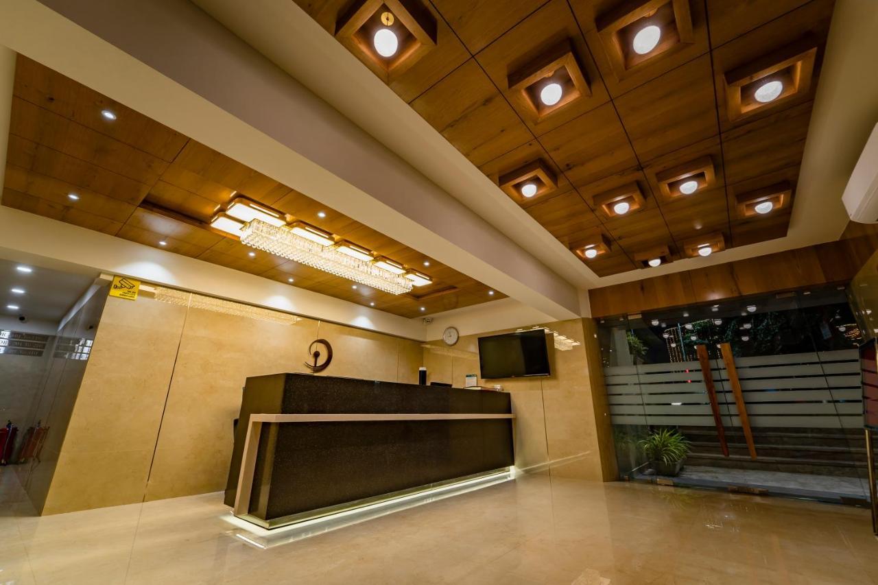 Hotel Pleasant Lake Ahmedabad Ngoại thất bức ảnh