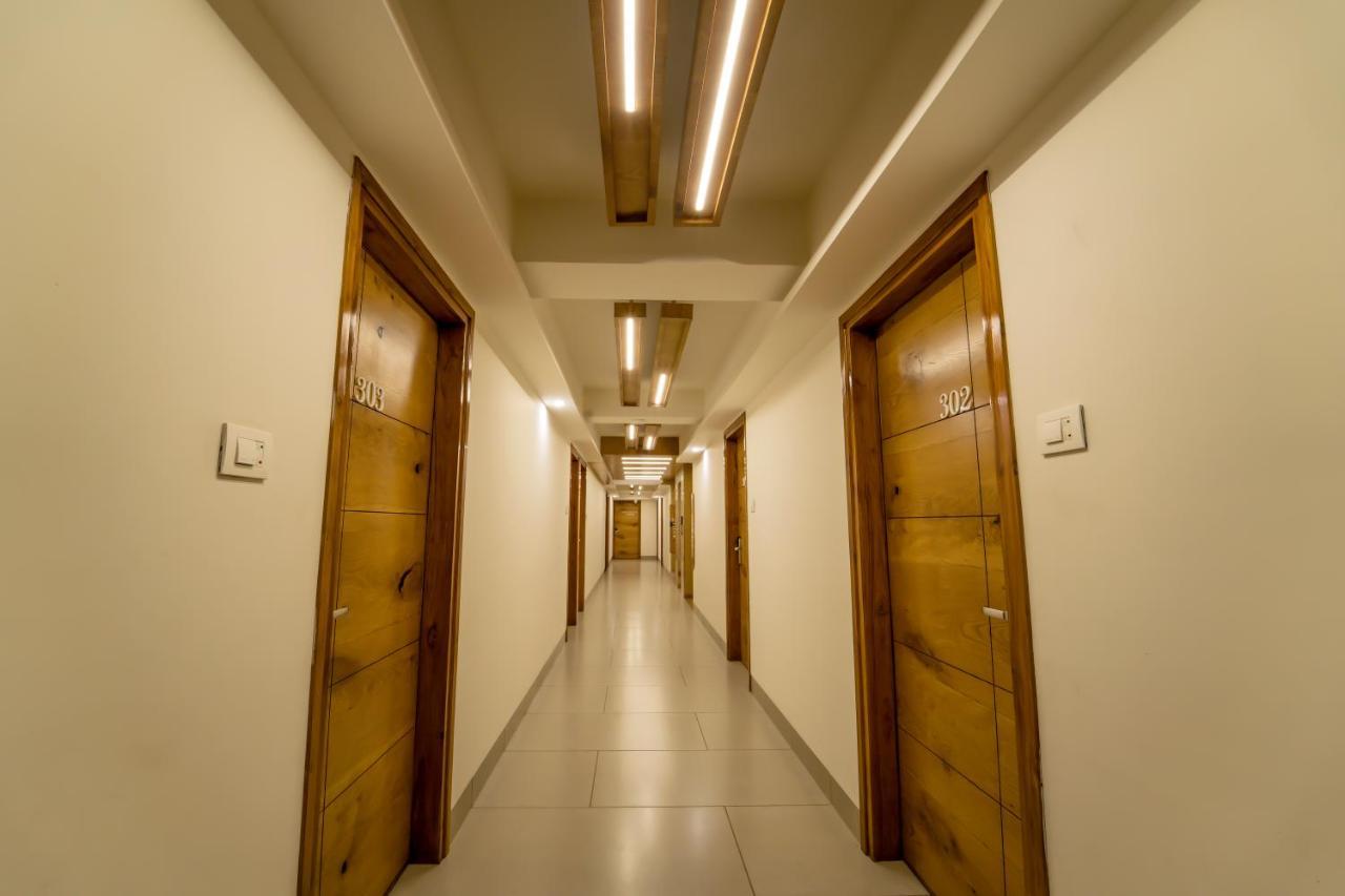 Hotel Pleasant Lake Ahmedabad Ngoại thất bức ảnh