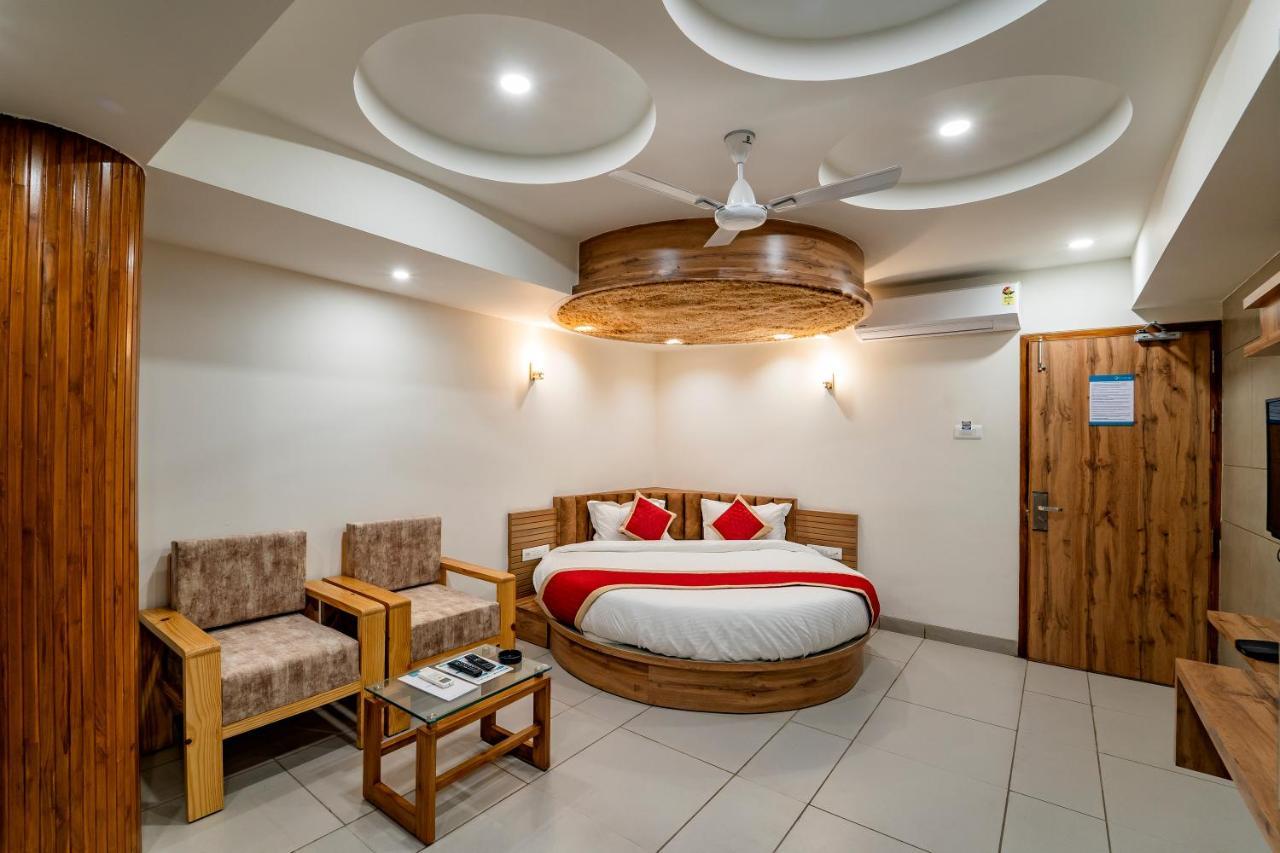 Hotel Pleasant Lake Ahmedabad Ngoại thất bức ảnh