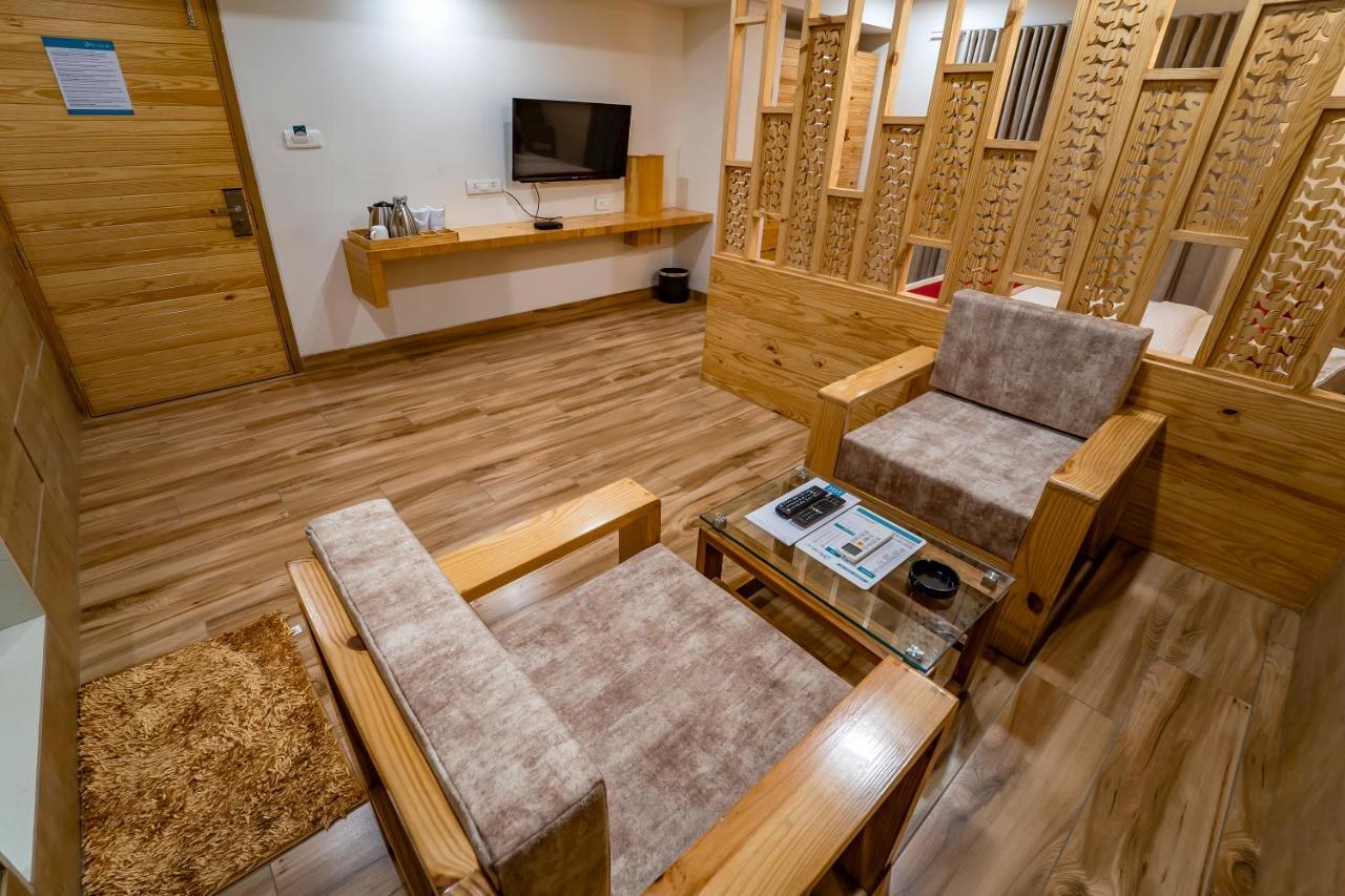 Hotel Pleasant Lake Ahmedabad Ngoại thất bức ảnh